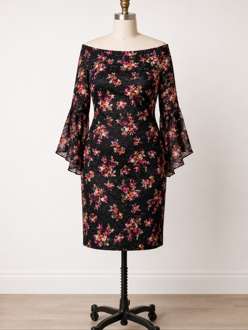 Venus Floral Dress Size 22 Black Bell Sleeve Lace NWOT Off The Shoulder Formal